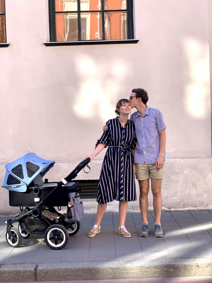Elio, Kristian og Evelyn, fotografert av Kristina Kvammen på god avstand, våren 2020. De gikk de seks kilometerne ned til sentrum og tilbake med Elio på 1 mnd, for å slippe å ta kollektivtransport. Elio, Kristian og Evelyn, fotografert av Kristina Kvammen på god avstand, våren 2020. De gikk de seks kilometerne ned til sentrum og tilbake med Elio på 1 mnd, for å slippe å ta kollektivtransport.