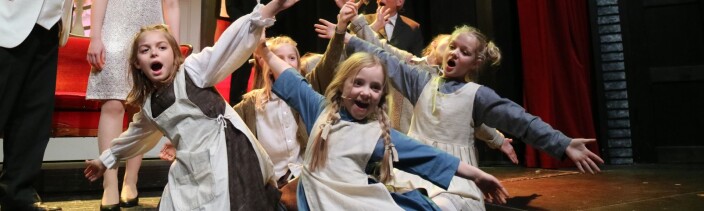 Teaterklubb'81 på Dverberg spiller teater hver romjul. Teaterklubb'81 på Dverberg spiller teater hver romjul.