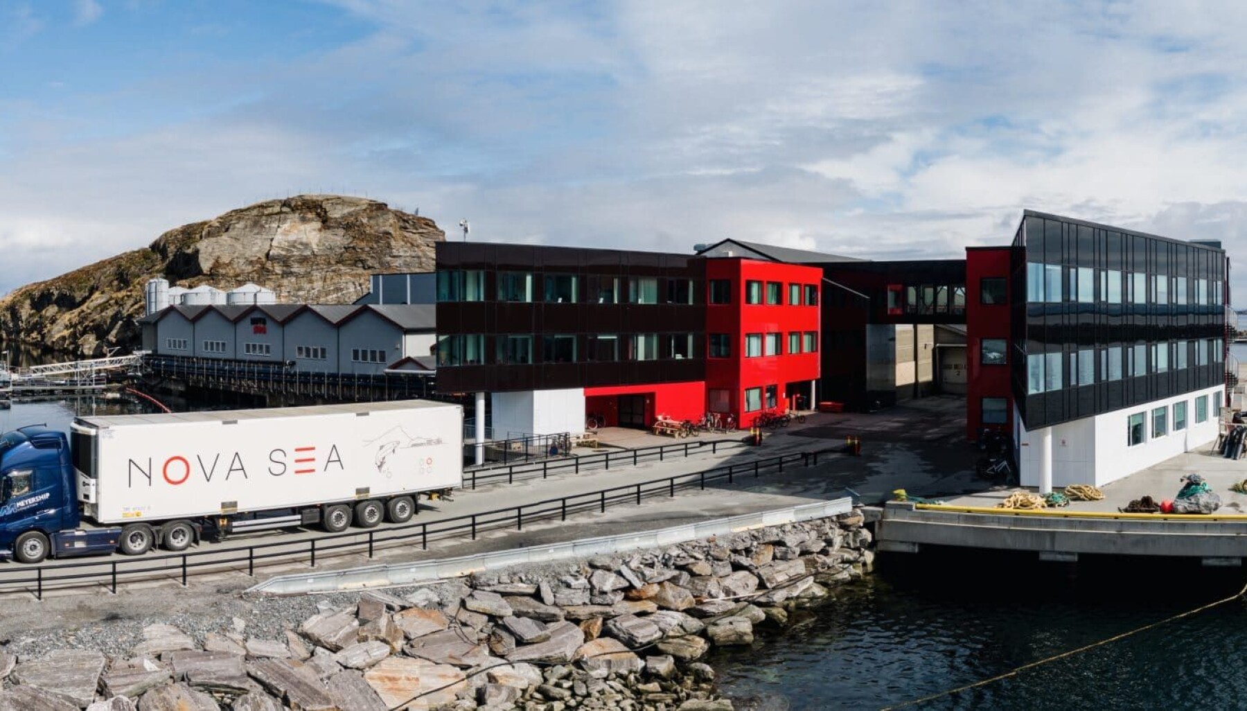 Selskapets hovedkontor på Lovund. Selskapets hovedkontor på Lovund.