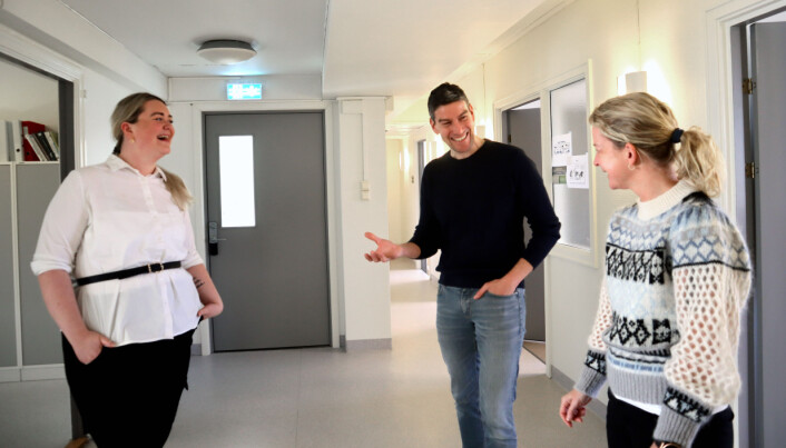 Godt humør på rådhuset, lover kommunikasjonsrådgiver Iselin Nilsen (t.v.), her sammen med HR-rådgiverne John Alfred Nilsen og Malin Koren. Godt humør på rådhuset, lover kommunikasjonsrådgiver Iselin Nilsen (t.v.), her sammen med HR-rådgiverne John Alfred Nilsen og Malin Koren.