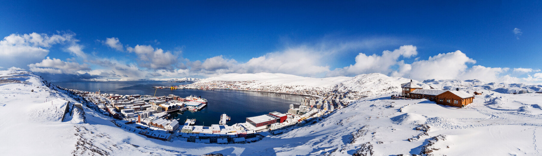 Et vinterkledd Hammerfest – en liten storby omringet av fantastisk natur! Et vinterkledd Hammerfest – en liten storby omringet av fantastisk natur!