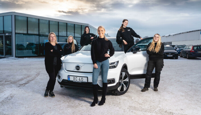 På Bil i Nord i Tromsø jobber det åtte kvinner – som elsker å knuse fordommer!