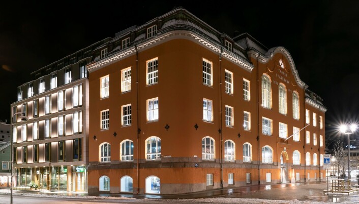 ...men SpareBank 1 Nord-Norge har et tøft, eget hus, i Rødbanken midt i Tromsø sentrum. ...men SpareBank 1 Nord-Norge har et tøft, eget hus, i Rødbanken midt i Tromsø sentrum.