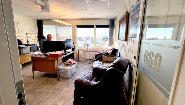 Johan søker ny kollega til den hektiske, artige og lønnsomme arbeidshverdagen. Johan søker ny kollega til den hektiske, artige og lønnsomme arbeidshverdagen.
