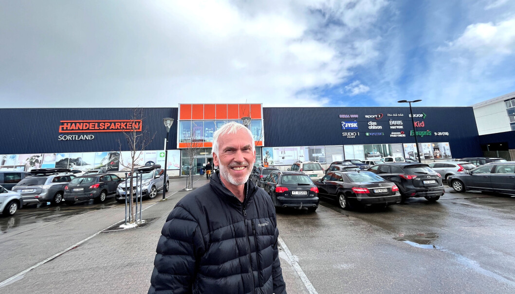 Per Johnsen jakter ny sjef for det familieeide handelskonsernet Johnsen & Co. Her ved Handelsparken Sortland. Per Johnsen jakter ny sjef for det familieeide handelskonsernet Johnsen & Co. Her ved Handelsparken Sortland.