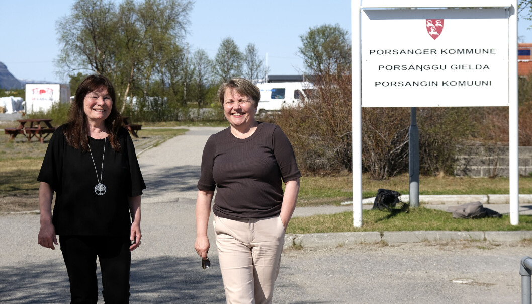 Varaordfører Sylvi Johnsen og ordfører Aina Borch leter etter ny kommunedirektør. Varaordfører Sylvi Johnsen og ordfører Aina Borch leter etter ny kommunedirektør.