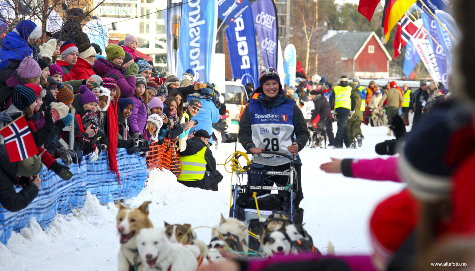 FOLKELIV: Finnmarksløpet er kanskje det motivet vi kjenner best fra Alta. FOLKELIV: Finnmarksløpet er kanskje det motivet vi kjenner best fra Alta.
