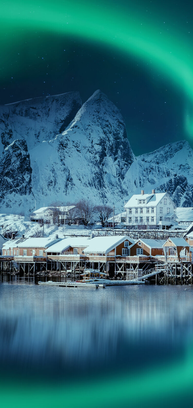 Winter,Scenery,With,Aurora,Over,Reine.,Incredible,Winter,View,On