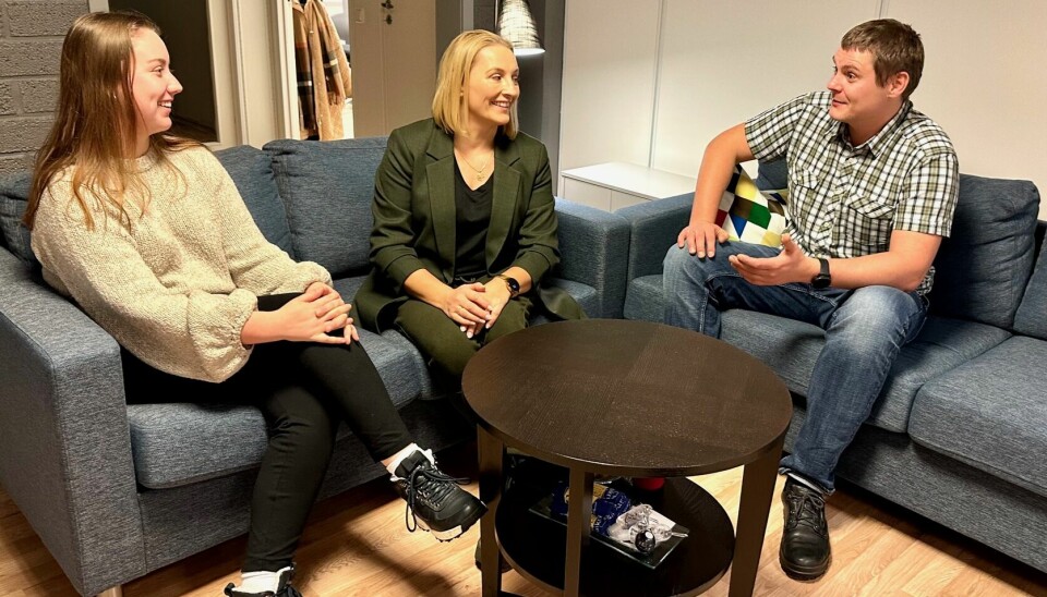 Malin Steen, Agnethe van Dam og Ståle Olsen på Harstad-kontoret til Sikri.