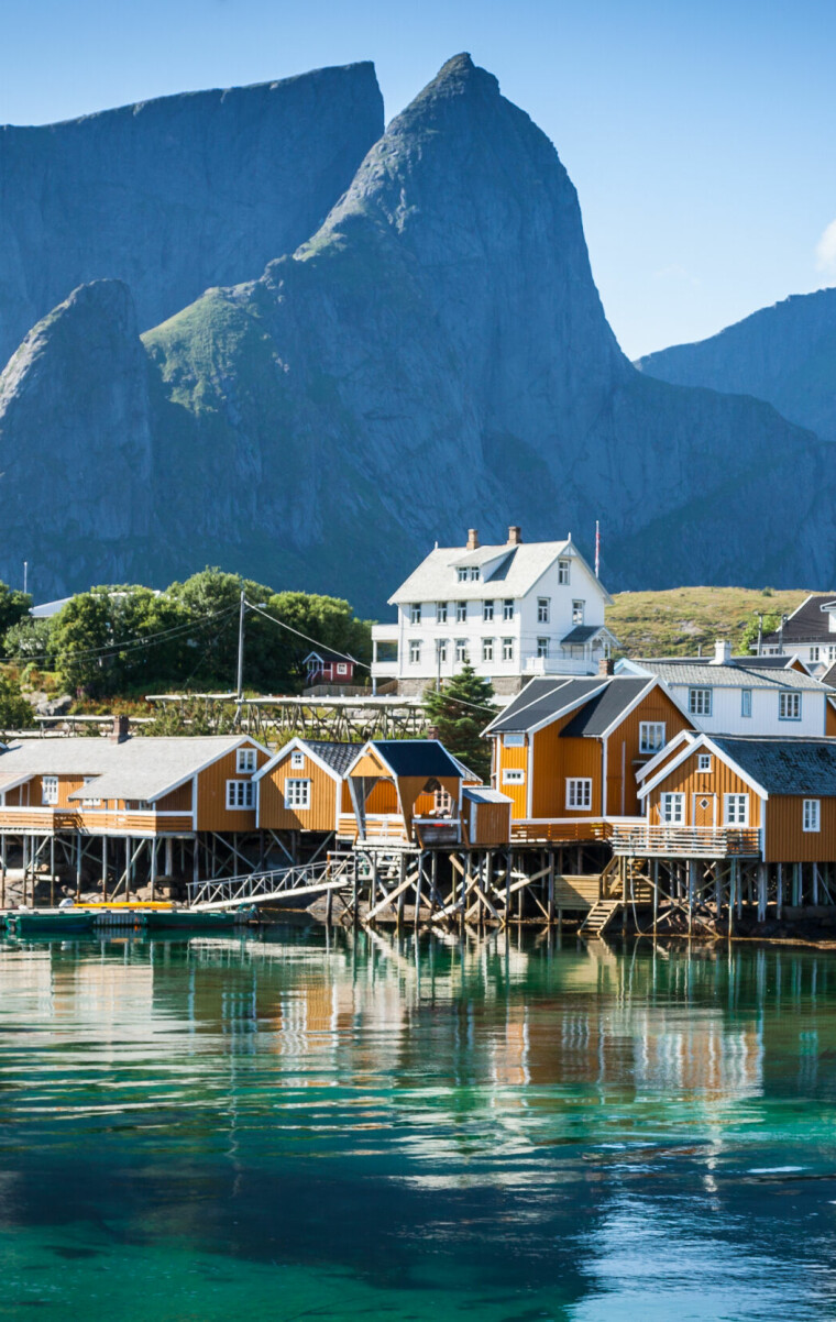 Typical,Norwegian,Fishing,Village,With,Traditional,Red,Rorbu,Huts,,Reine,
