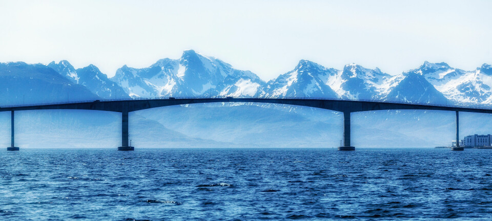 Sortland,Bridge,,Northern,Norway,,Vesteralen,Mountain,Chain,In,The,Background