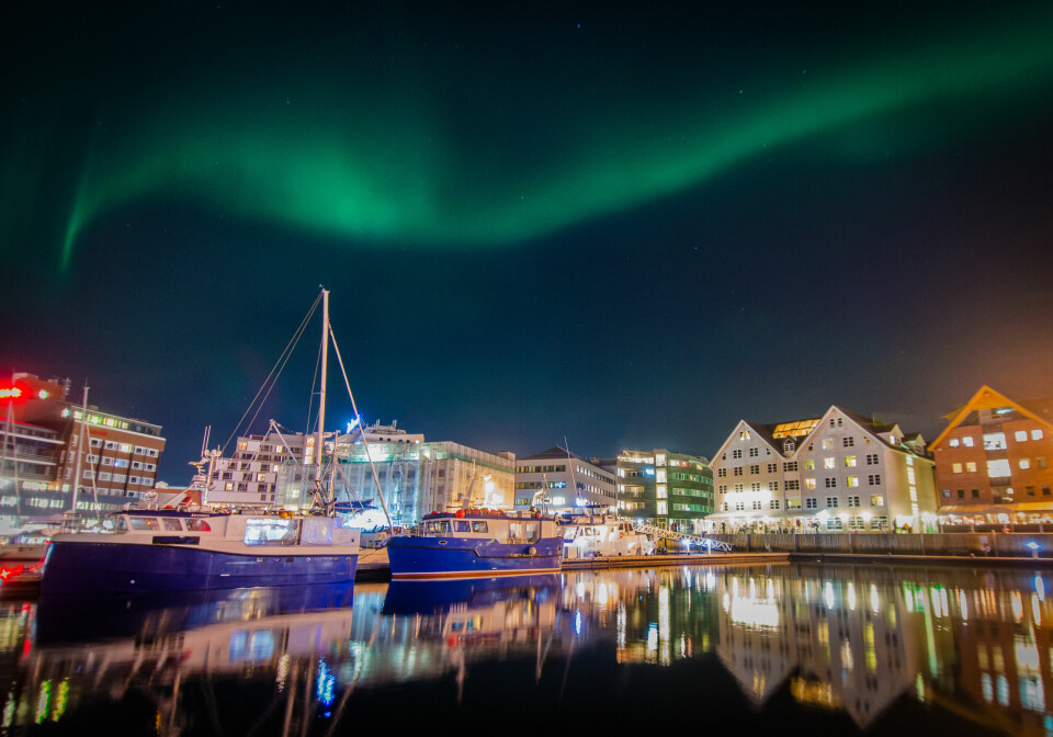 Tromsø sentrum våkner til liv på kveldene, med et mangfold av serveringssteder og et folkeliv badet i nordlys.