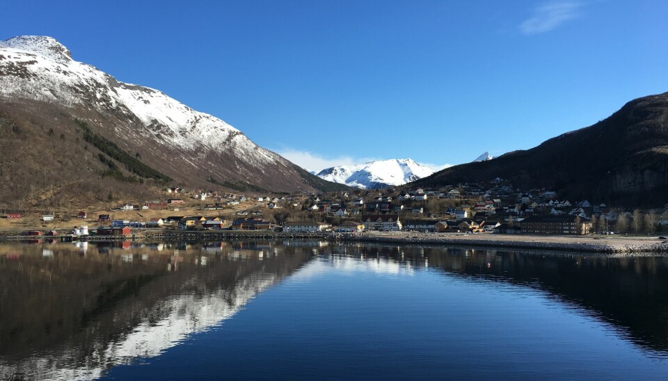Kommunesenteret Ørnes ligger under to timer fra Bodø.