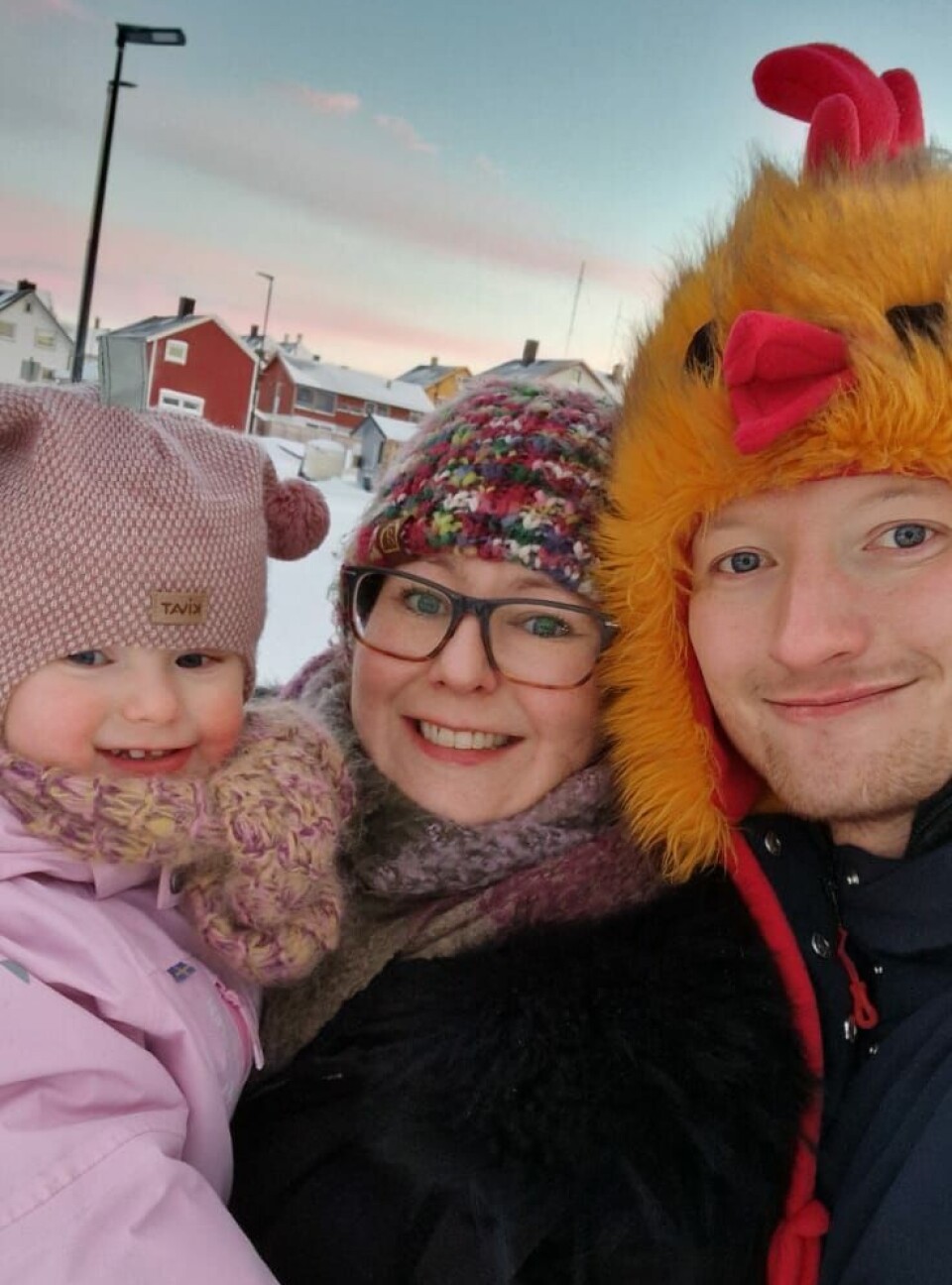 Mille og mannen droppet hektisk pendlerliv. Nå har de gratis barnehage, får slettet studielån og lever det gode liv i Vardø