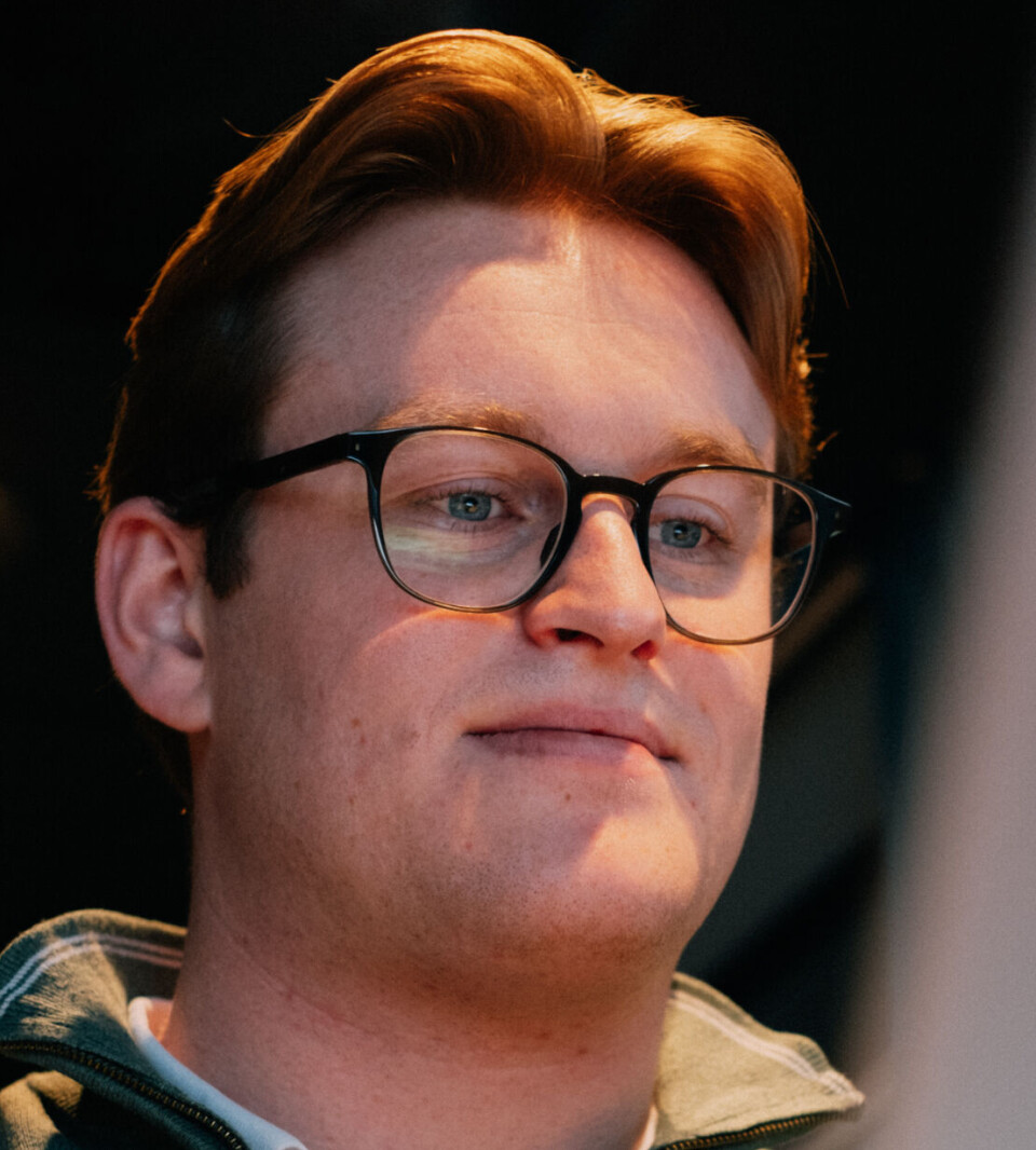 Foto: Fredrik Schønberg-Moe på jobb som maskiningeniør i Hammerfest.